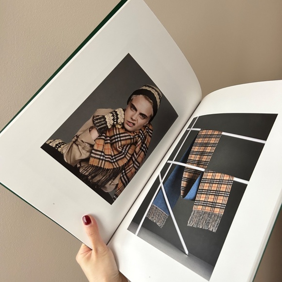 Burberry book magazine - Picture 2 of 5